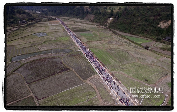 1700桌合攏宴，總長3.7公里，10380人同桌就餐，創(chuàng)歷史之最